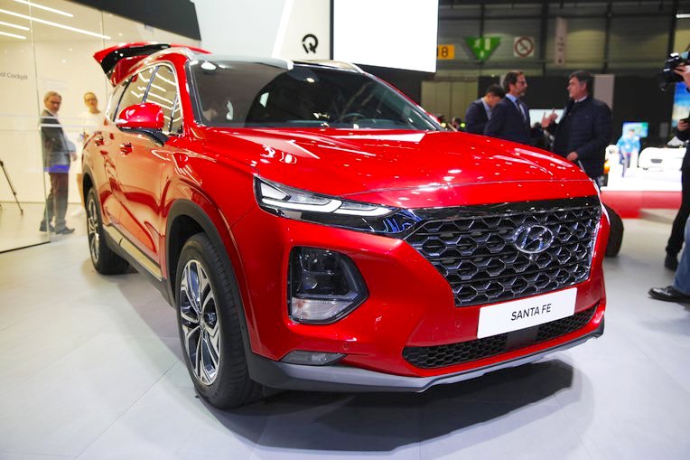 2018 Hyundai Santa Fe front three quarters at 2018 Geneva 