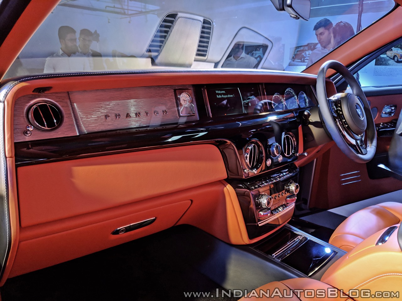 Rolls Royce Phantom VIII dashboard