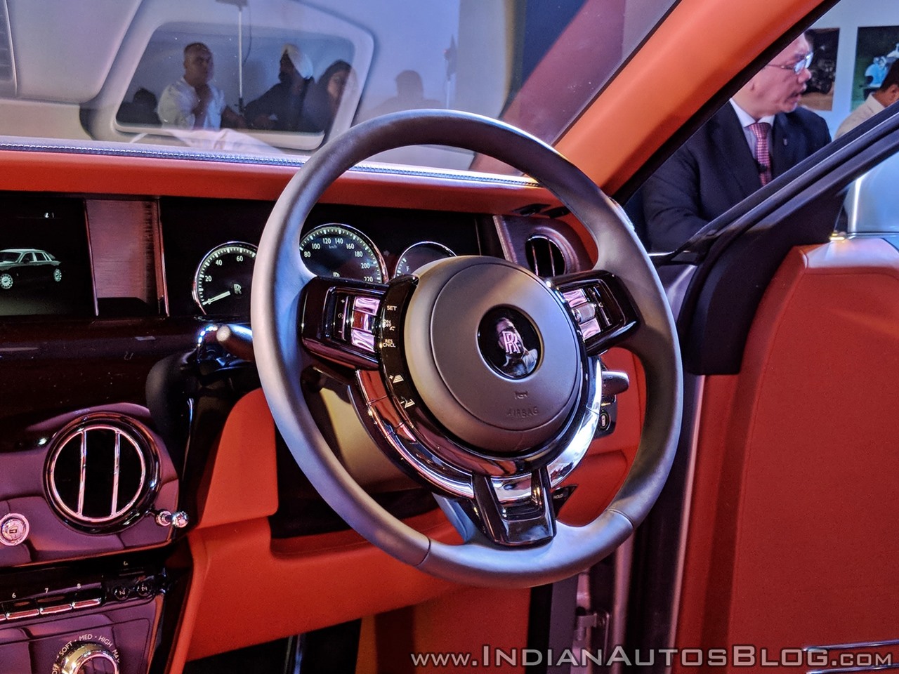 Rolls Royce Phantom VIII interior steering wheel