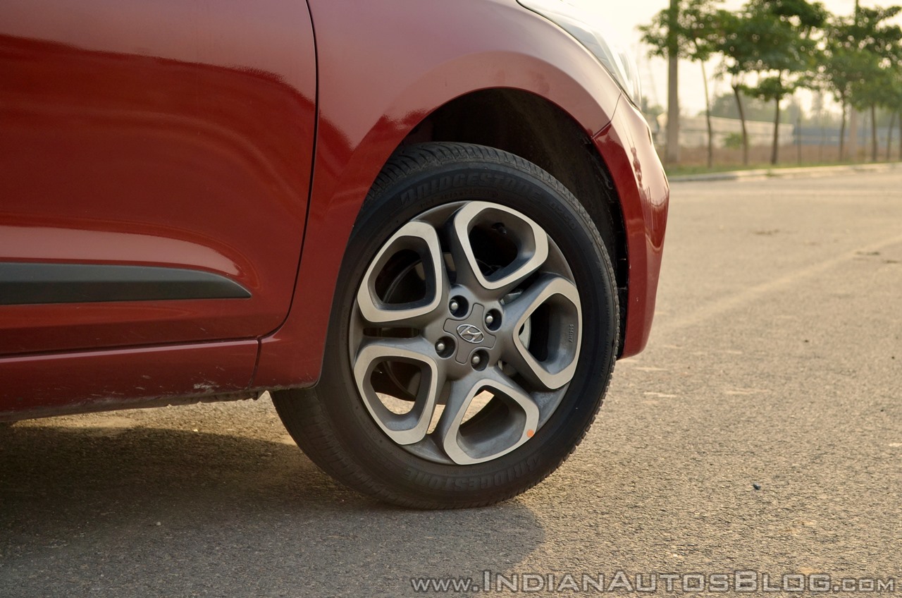 2018 Hyundai i20 facelift review alloy wheel