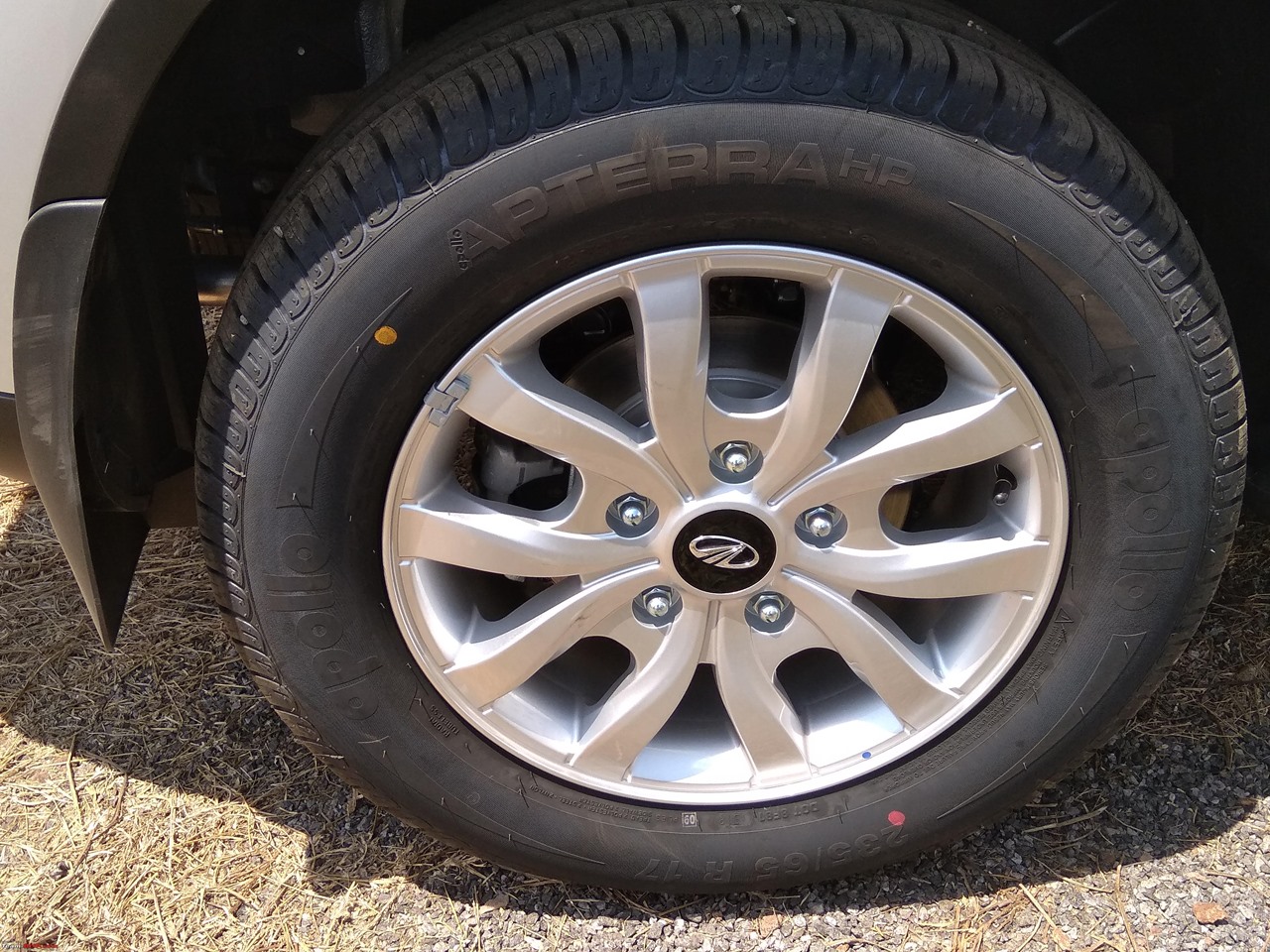 2018 Mahindra XUV500 facelift alloy wheel