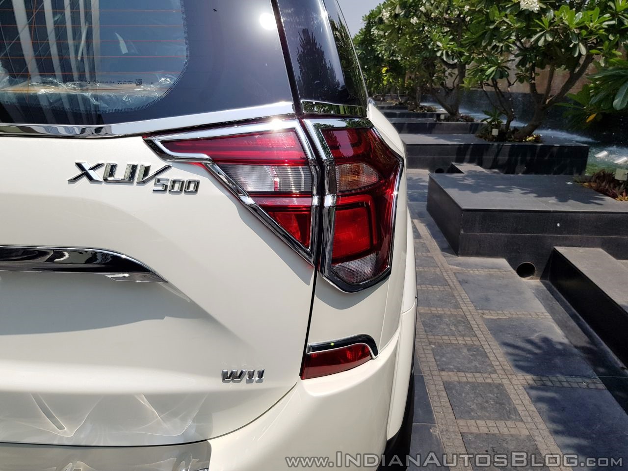 2018 Mahindra XUV500 tail lamp garnish