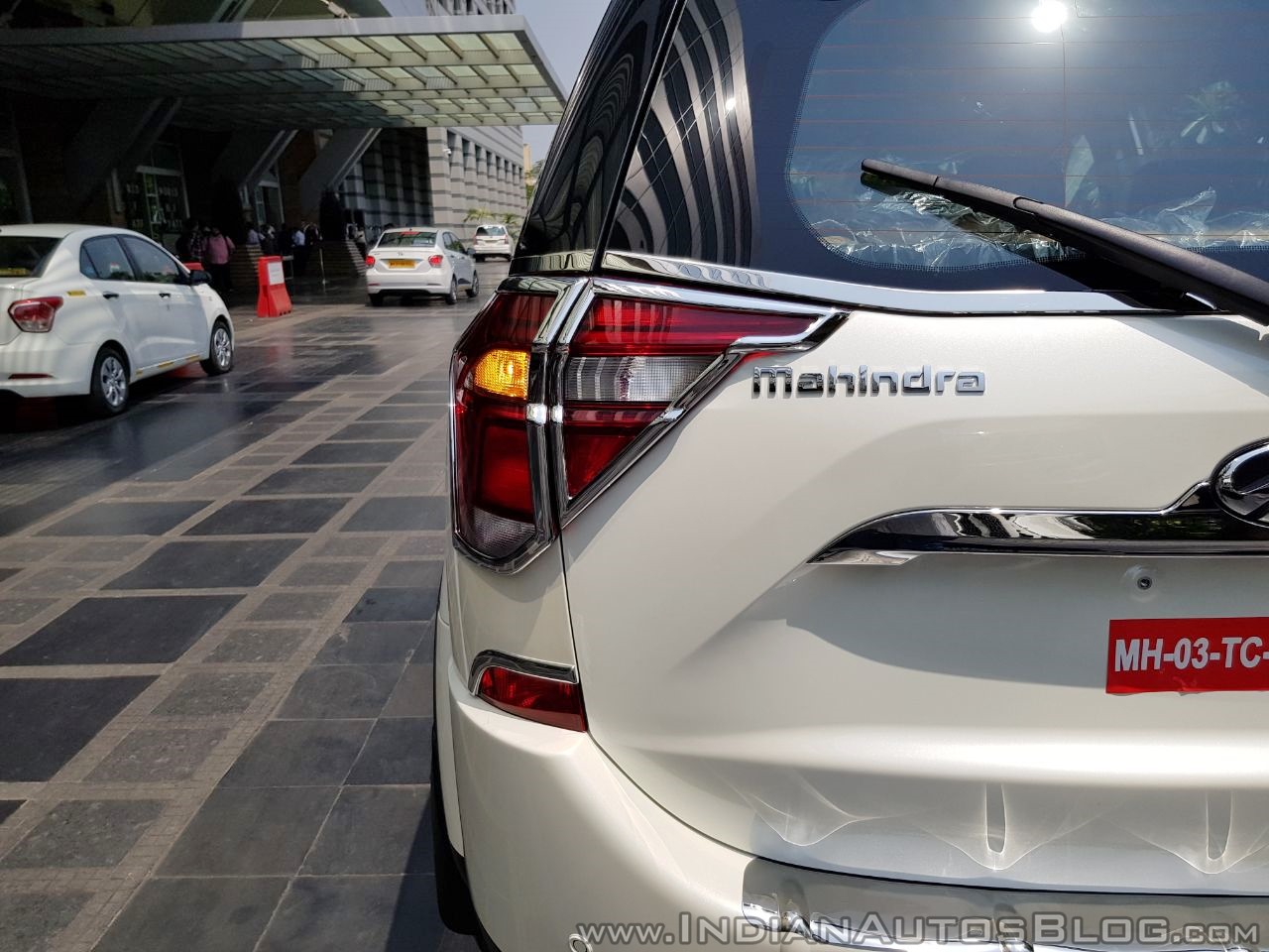 2018 Mahindra XUV500 tail light chrome garnish