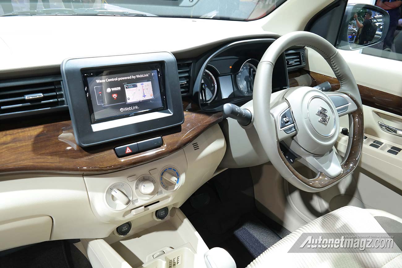 2018 Maruti Ertiga (Suzuki Ertiga) centre console and steering wheel