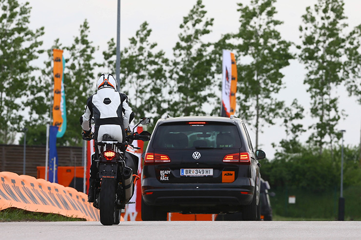 KTM 1290 Super Adventure Adaptive Cruise Control demo