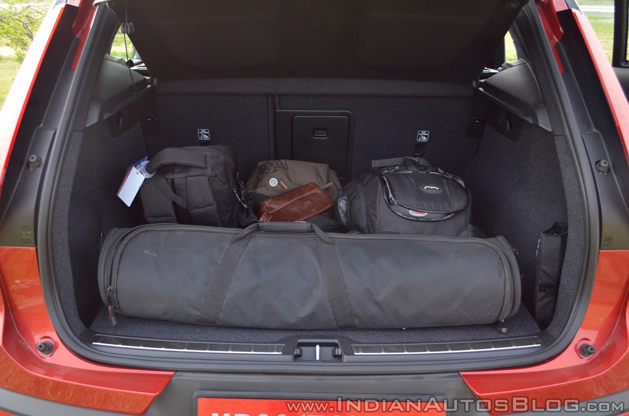 Volvo XC40 review boot space