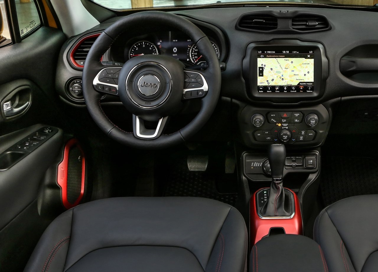 2019 Jeep Renegade Trailhawk dashboard