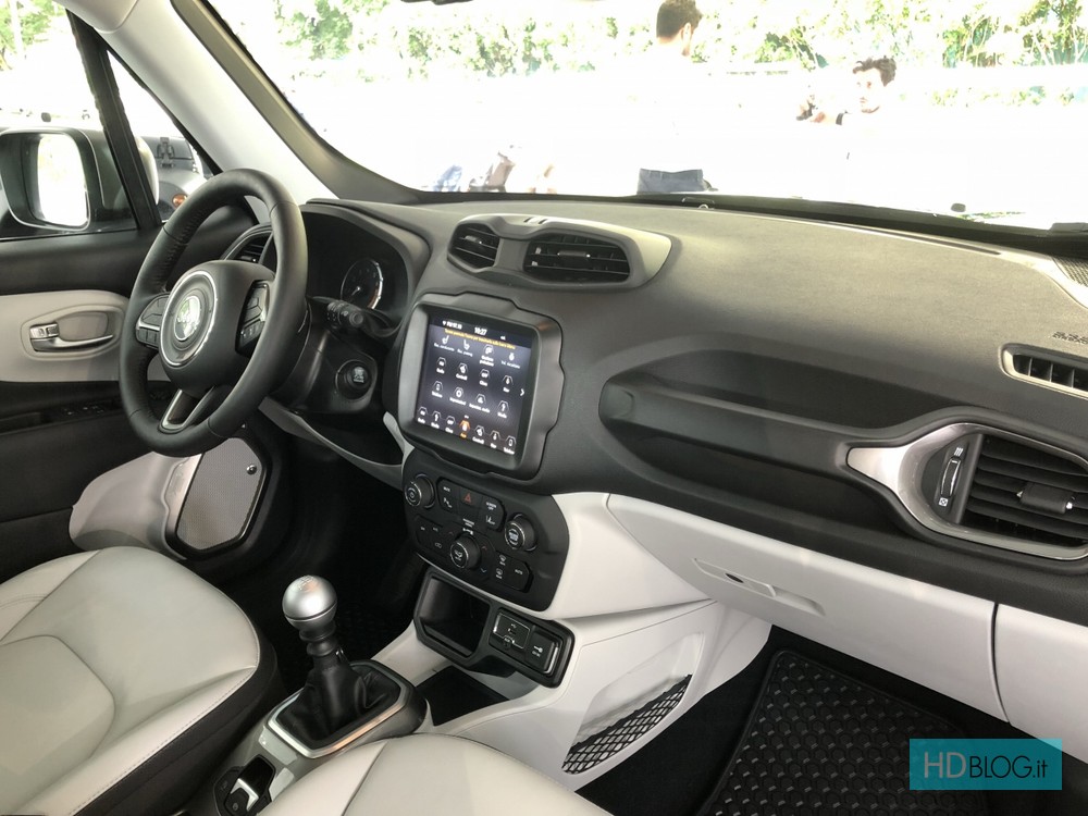 2019 Jeep Renegade facelift dashboard