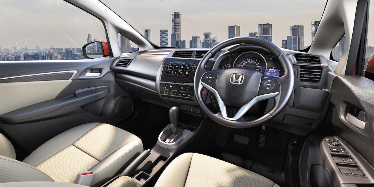 https://img.indianautosblog.com/2018/07/2018-Honda-Jazz-interior.jpeg