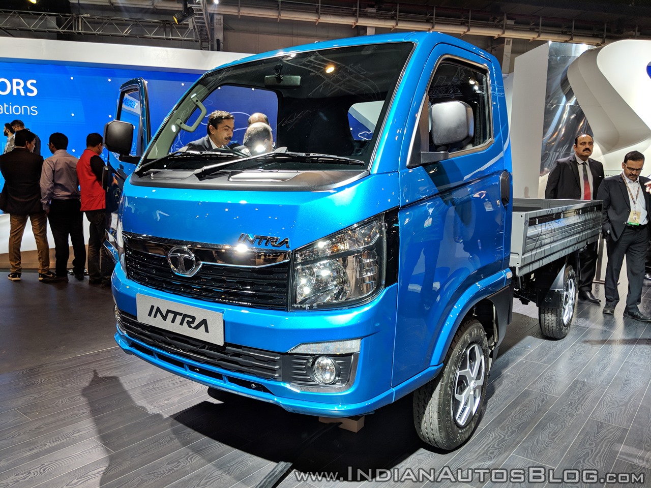 Tata Intra Auto Expo 2018 front three quarters