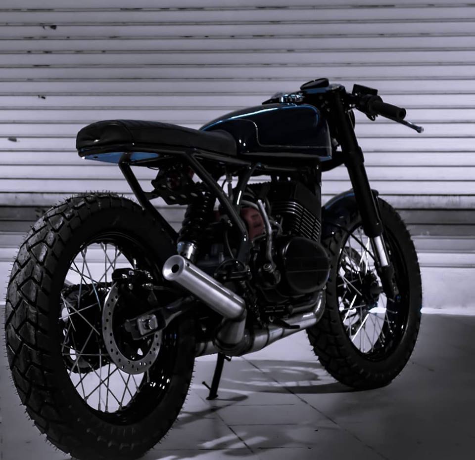 Yamaha RD 350 cafer racer by Moto Exotica rear