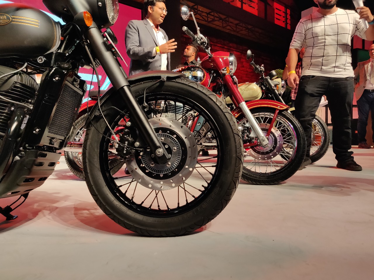 Jawa Perak Bobber Front Tyre And Brake