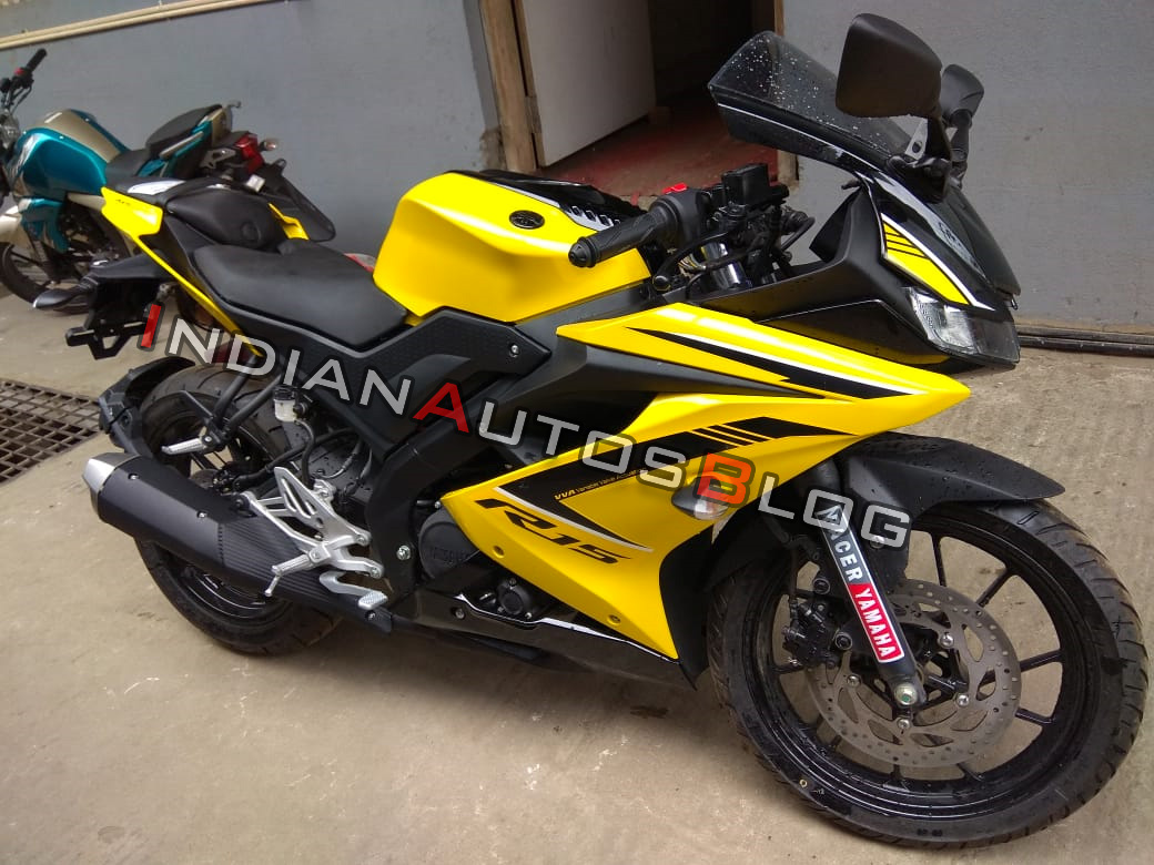 Yamaha R15 V3 0 With Black Yellow Paint Scheme Spotted At A Dealer