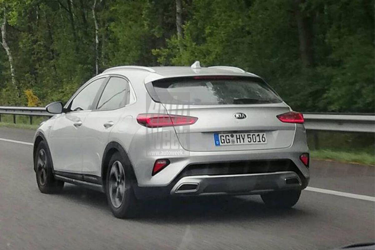 Kia Ceed-based Kia XCeed crossover spied naked in Netherlands
