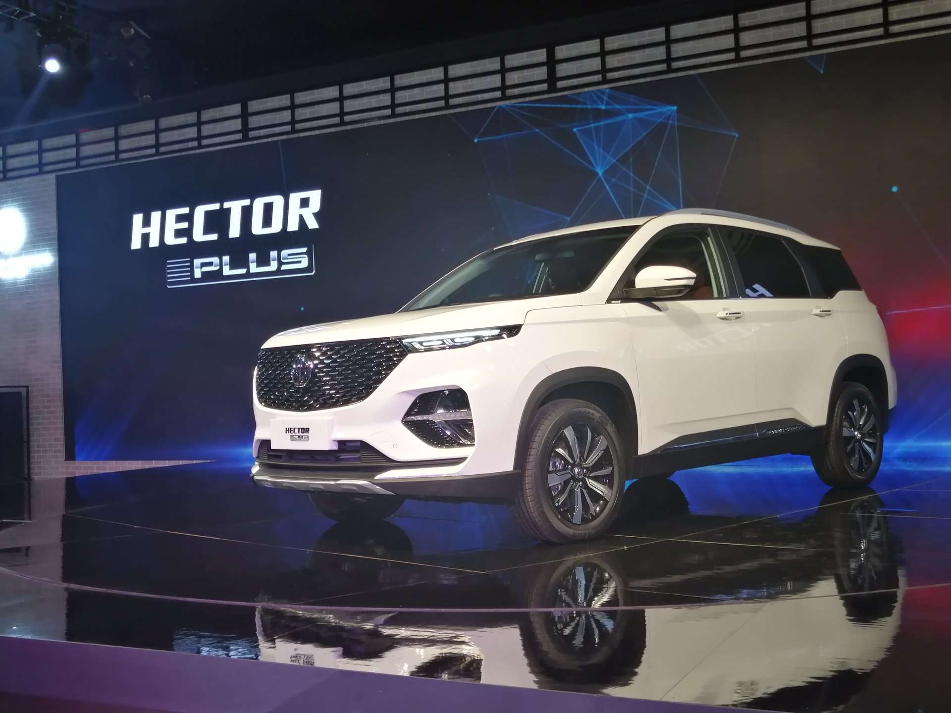 2020 - [Inde] Auto Expo Mg-hector-plus-front-three-quarters-left-side-auto-d953