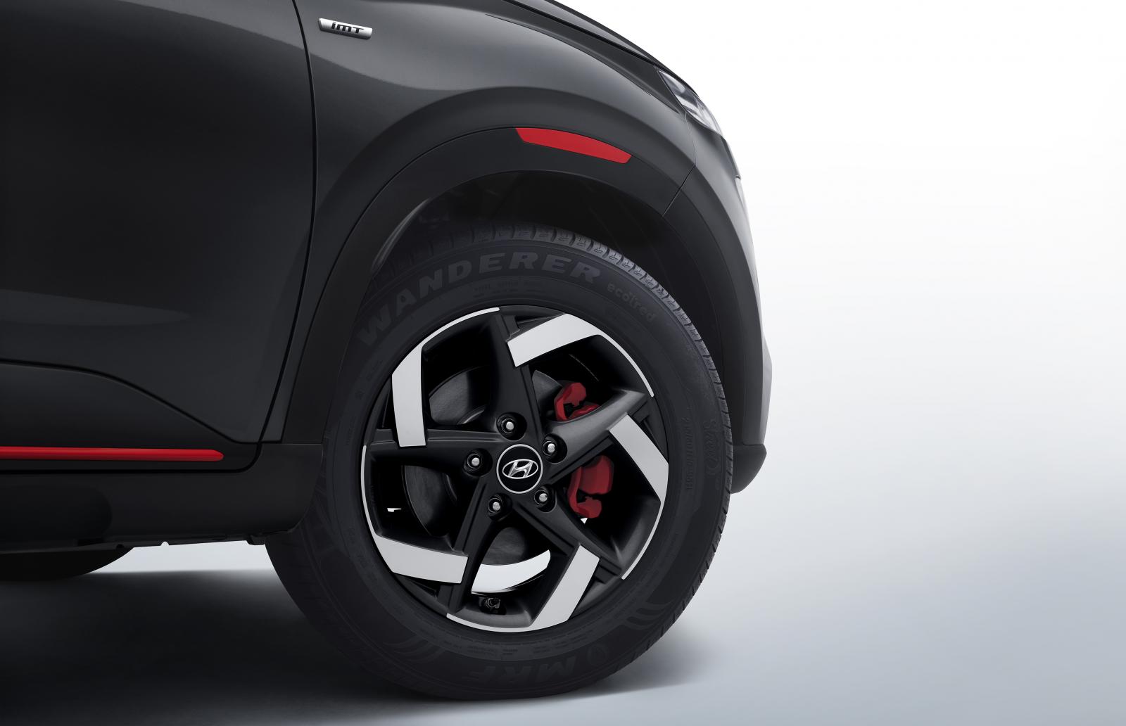 2020 - [Hyundai] Venue SUV compact  - Page 3 Hyundai-venue-imt-alloy-wheels-f63d