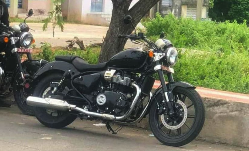 Two 650cc Royal Enfield Cruiser prototypes spotted testing