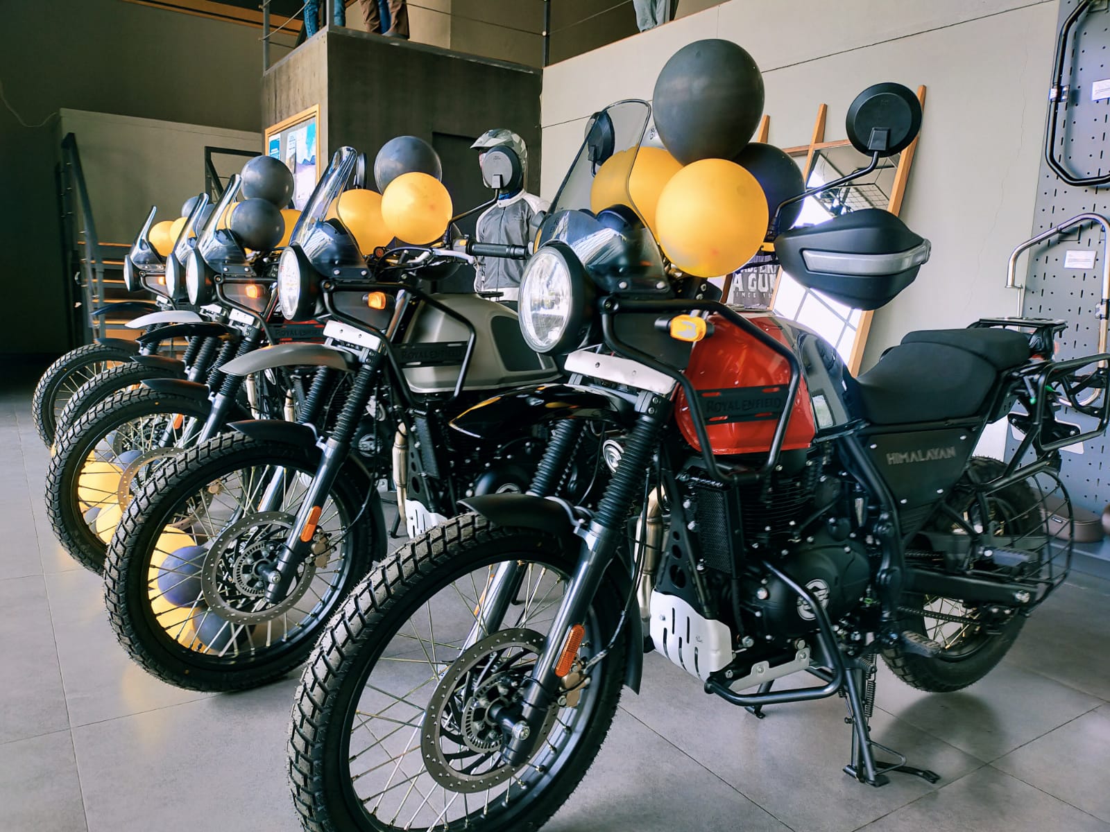 Royal enfield himalayan new deals model 2021 price