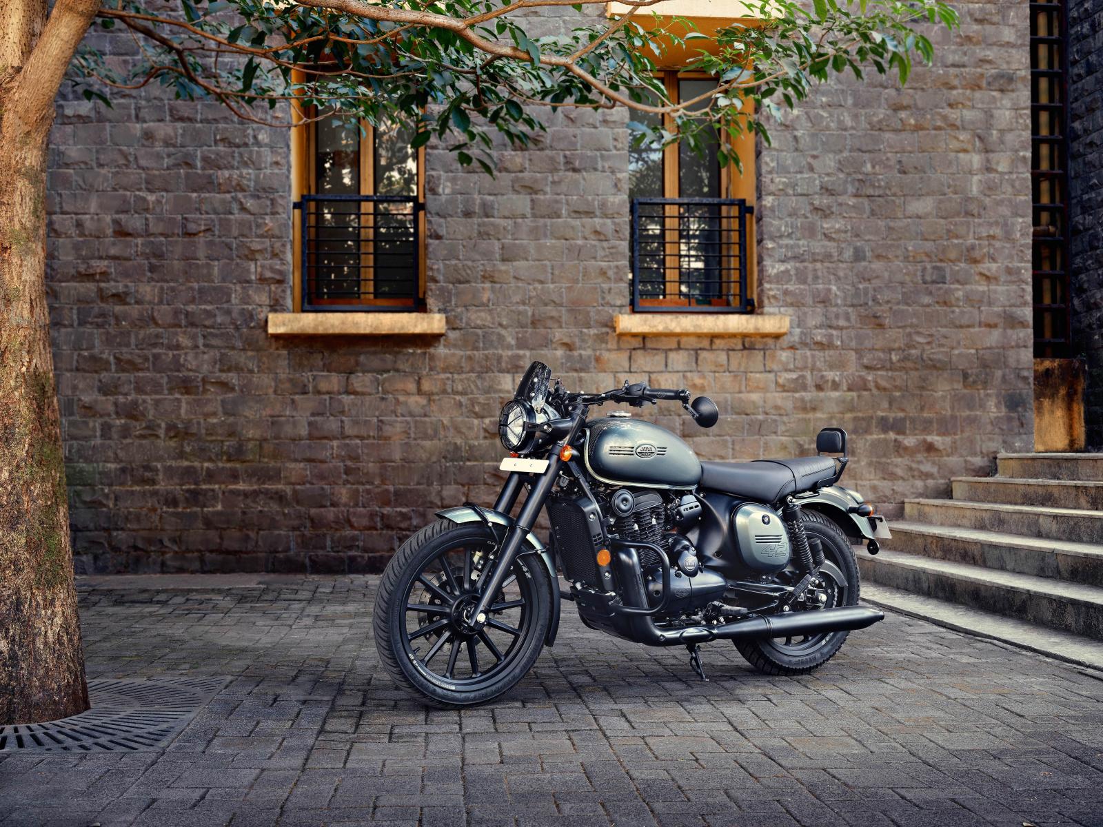 Jawa 42 Yezdi Roadster Now Available In New Colour Options