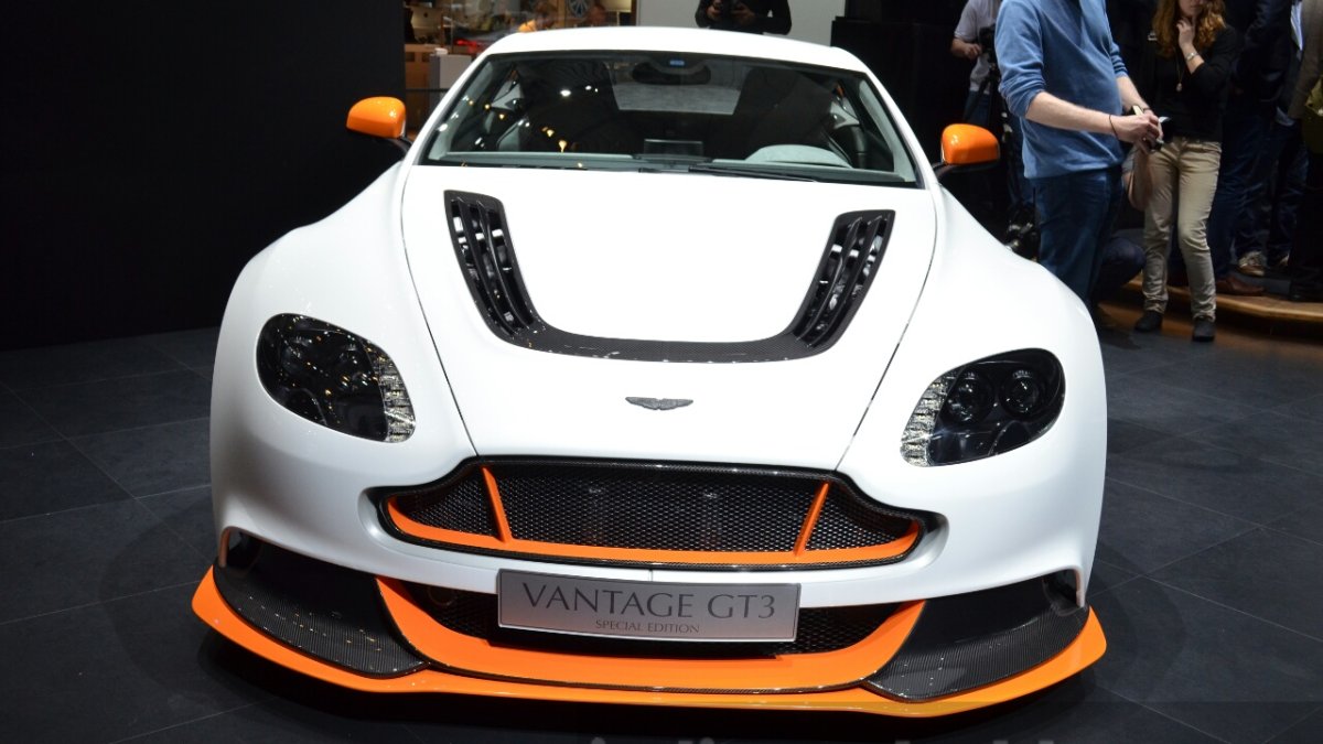 Aston Martin Vantage GT3 - 2015 Geneva Live