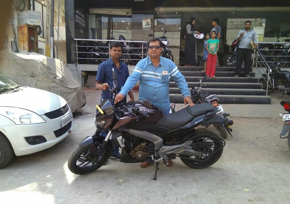 bajaj dominar 400 on road price