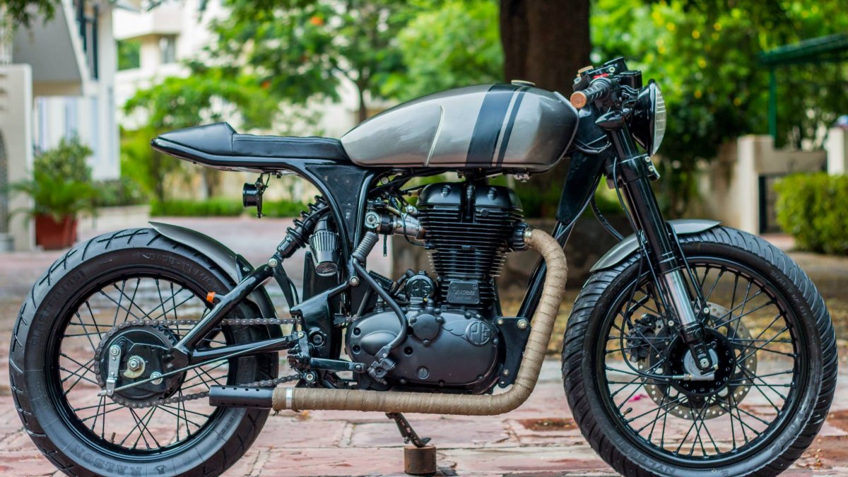 CB 400 Cafe Racer с пилотом