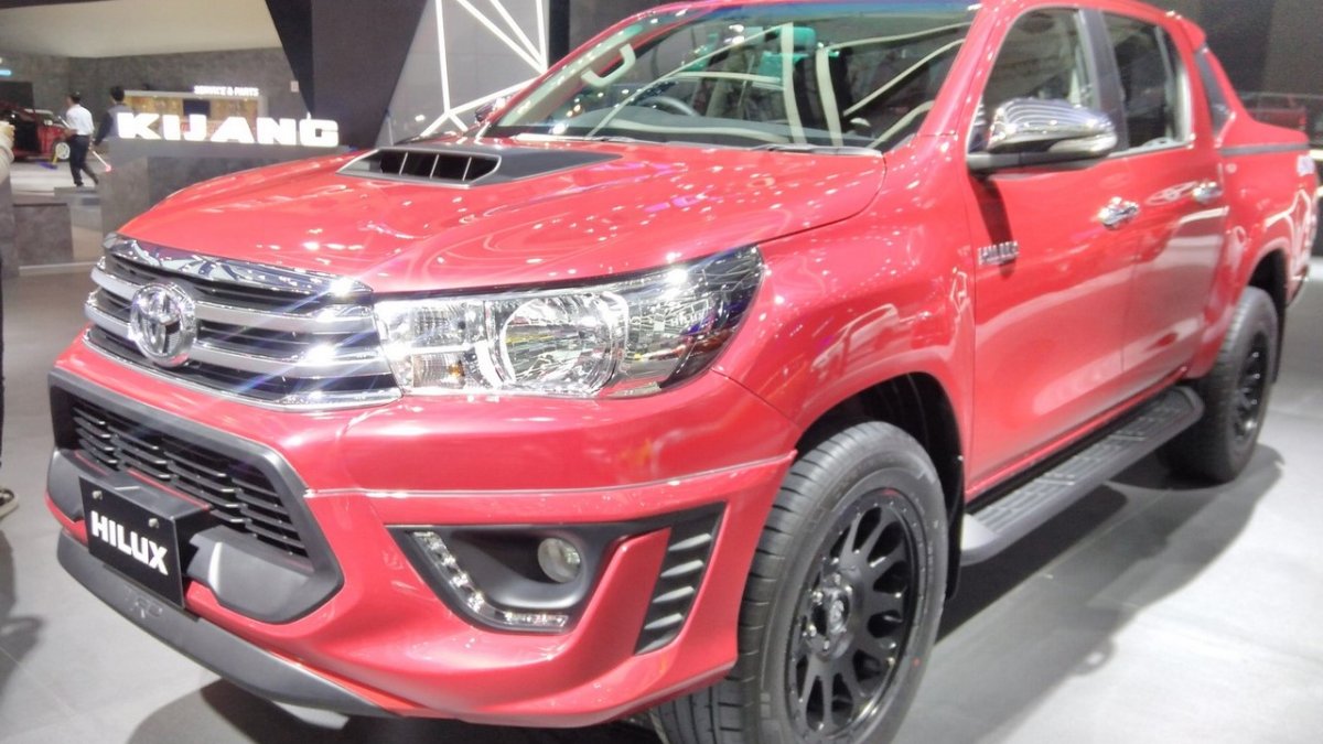 Toyota-Hilux-TRD-front-three-