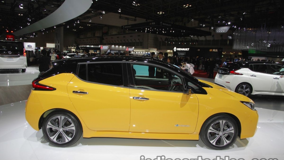 Yellow nissan deals leaf