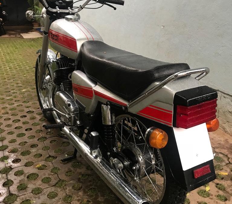 Yezdi roadking deals 350