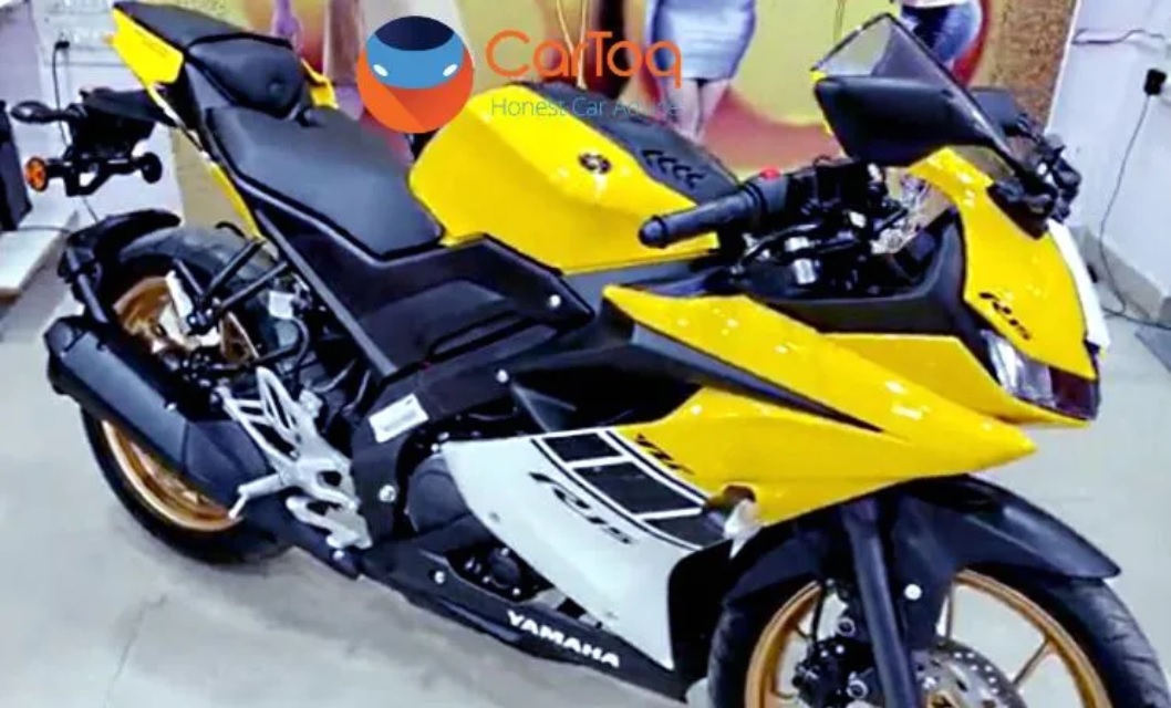 Yamaha R15 v3.0 spied with a new yellow colour scheme