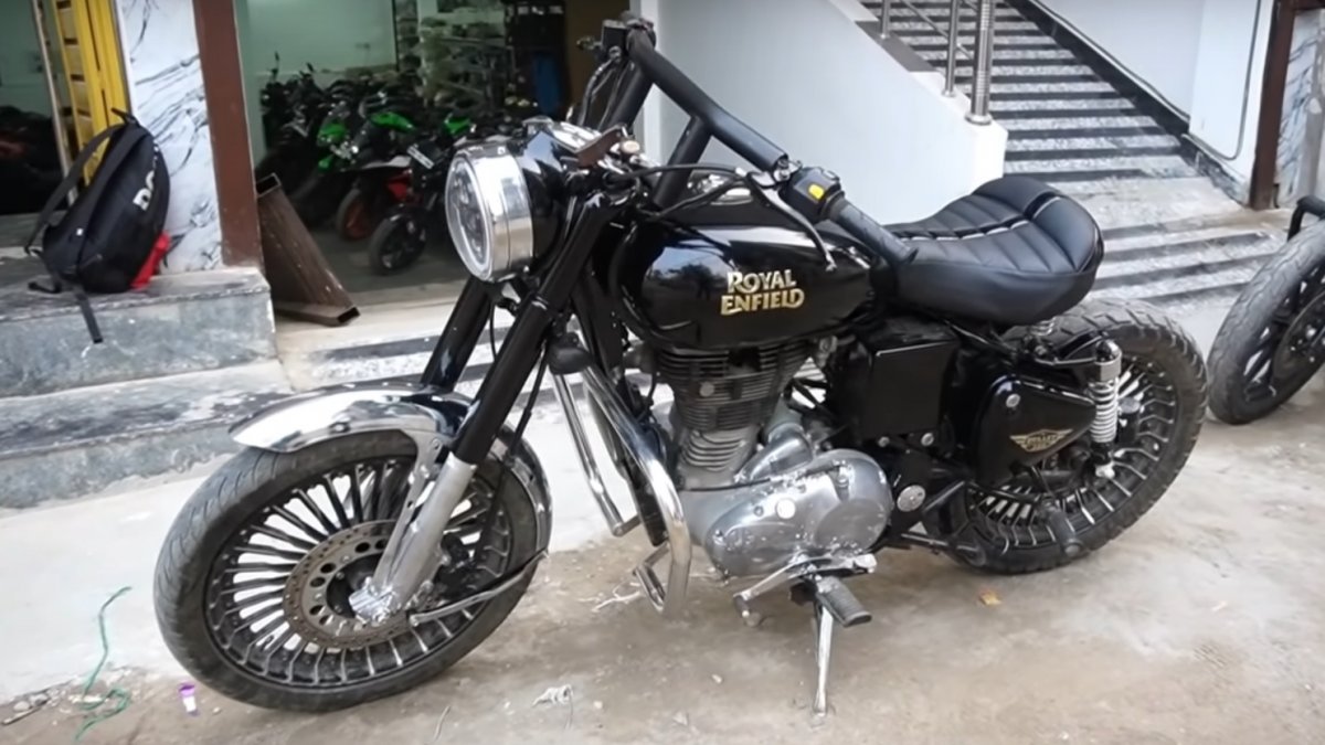 Discarded Royal Enfield Classic 350 Restored, Looks Better than Stock