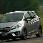 2014-Honda-Jazz-Fit-Hybrid-front-end-in-motion
