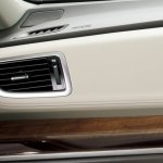 2014 Honda Odyssey ivory dashboard brushed metal finish around air vents