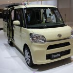 New Daihatsu Tanto front three quarters at 2013 Tokyo Motor Show