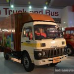 Mahindra Loadking Zoom container front three quarter live