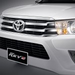 2016 Toyota Hilux Revo grille press shots