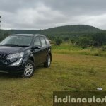2015 Mahindra XUV500 (facelift) front quarter (2) review
