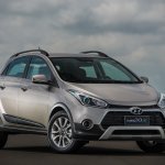 2016 Hyundai HB20X crossover (facelift) front three quarter launched in Brazil