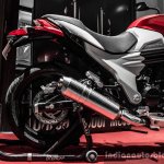 Mahindra Mojo red and white rear wheel review