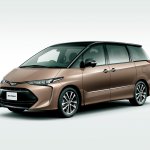 2016 Toyota Estima (facelift) front three quarters