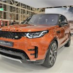 2017 Land Rover Discovery front three quarters at 2016 Bologna Motor Show
