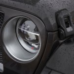 2018 Jeep Wrangler Unlimited Sahara headlamp