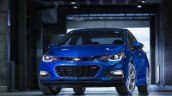 2016 Chevrolet Cruze front three quarters right official image