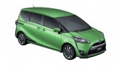 2016 Toyota Sienta front three quarter in green unveiled in Japan