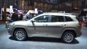 Jeep Cherokee Overland side at the 2016 Geneva Motor Show