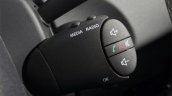 Renault Duster Dynamique 4x2 Limited Edition EXPLORE steering-mounted controls