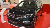 Honda Pilot front three quarters at 2016 Oman Motor Show