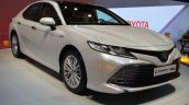 2018 Toyota Camry Hybrid front three quarters at 2017 Dubai Motor Show