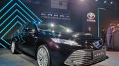 2019 Toyota Camry Hybrid Image Front Three Quarter
