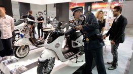 Vespa lookalikes seized at the EICMA 2013